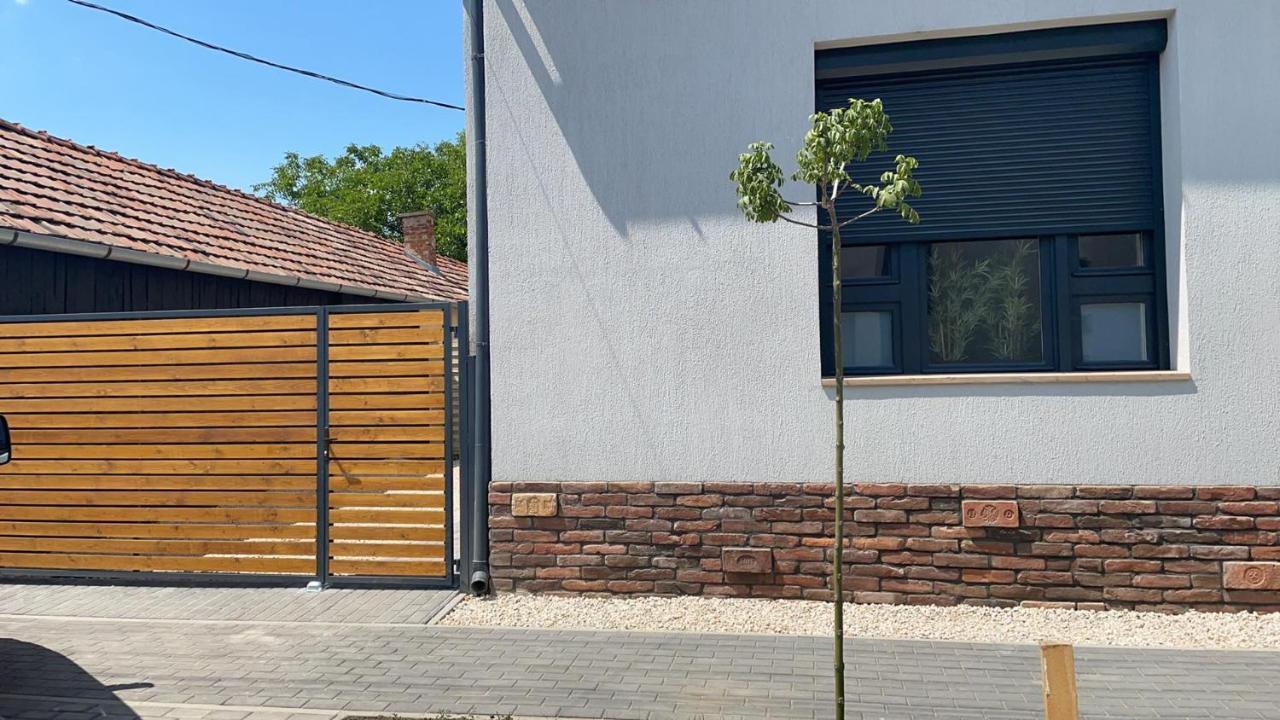 Thermal Apartmanok Raday 4 - Zendaya Hajdúszoboszló Exteriör bild